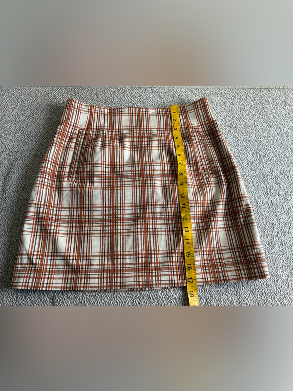 Veronica Beard Roman Plaid
Mini Skirt White Multi Pleated
Size 6 - Picture 6 of 12